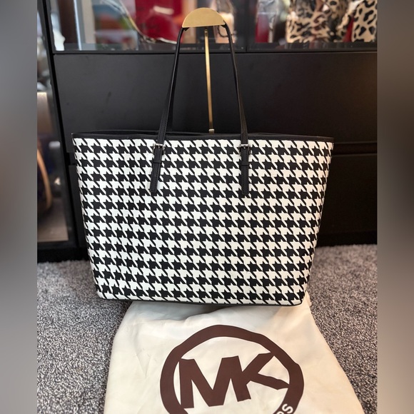 Michael Kors Houndstooth Jet set tote w/ dusty - Picture 8 of 17